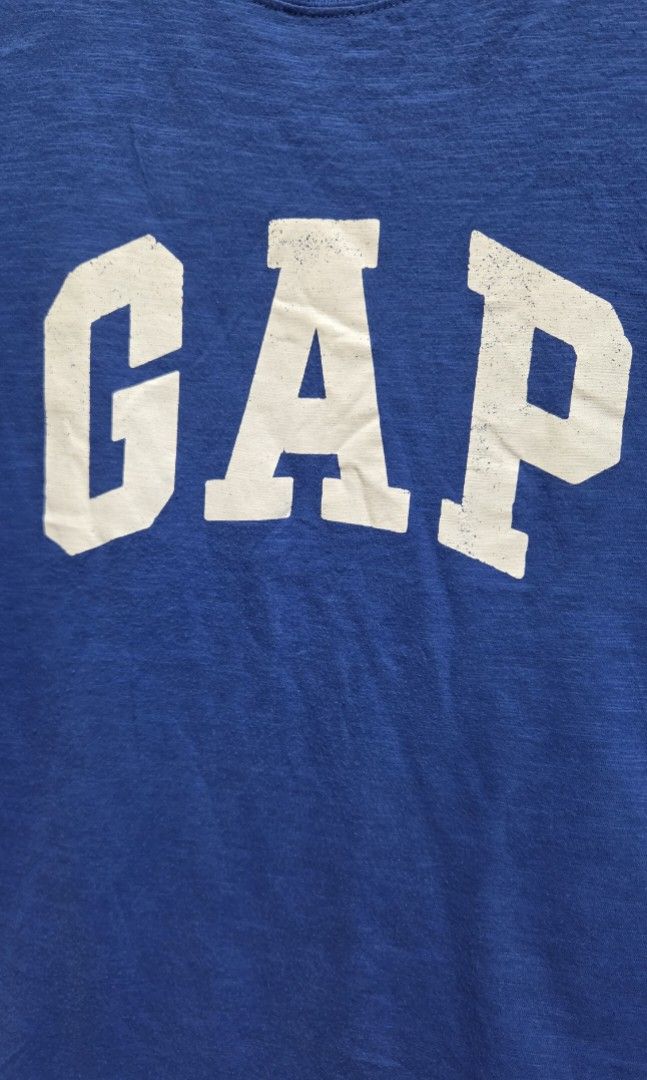 Gap Tee （分類：T-shirt、恤衫、有領衫）位於 Hong Kong。 由 123best 提交（商品編號 1470124985，圖片 3）。簡介： Gap Tee 胸圍44吋 衫長28吋。