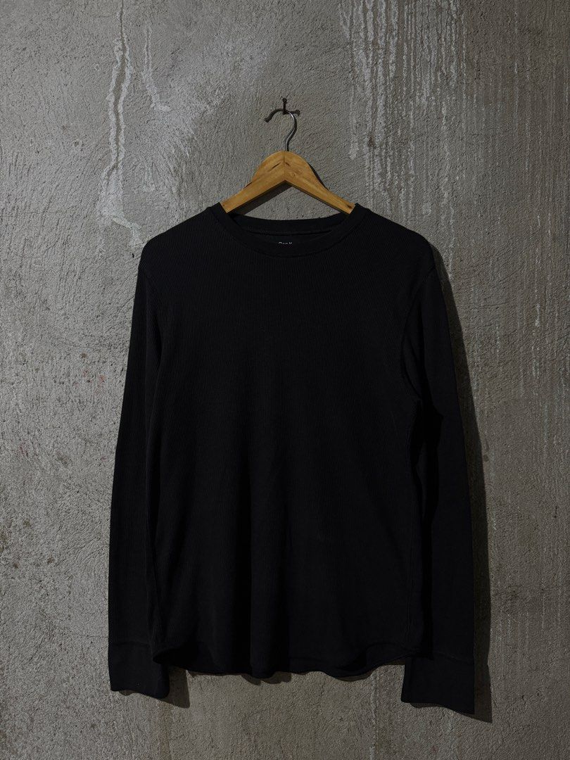 GAP Thermal Long-sleeves (Category: Coats, Jackets and Outerwear) located in Pasay City. Submitted by niel304 (Listing ID 1470104728, Image 1). Description: Condition: 9.5/10 Dimensions: 19x28 Size on tag: Medium Issues: none.