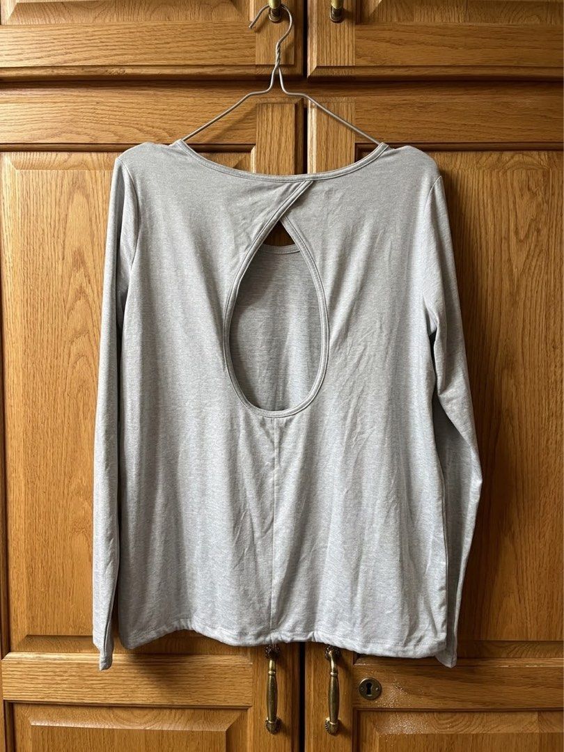 GapFit Brushed Tech Jersey Long Sleeve Top Grey S (Category: Longsleeves) located in Marikina City. Submitted by sakura_07 (Listing ID 1470136876, Image 2). Description: - Brand: GapFit - Item: Long sleeve active top - Color: Grey - Size: Small - Material: Soft brushed tech jersey - Features: Round neckline, cinched drawstring hem, and open keyhole back cutout - Condition: Clean, lightweight, and comfortable for workouts or casual days.