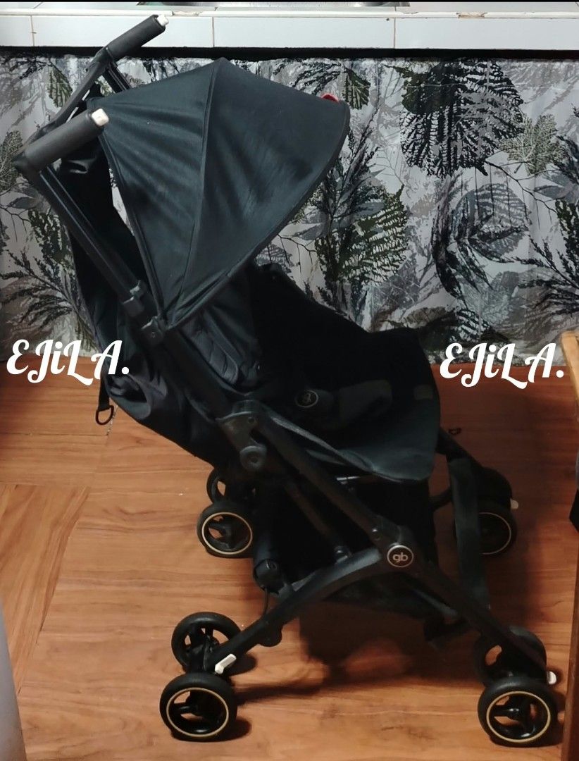 gb pockit all terrain - Black Compact Foldable Baby Stroller (Category: Strollers) located in Las Pinas. Submitted by liveflower_ab46a2 (Listing ID 1470050798, Image 3). Description: - Brand: gb pockit all terrain - Color: Black - Type: Compact foldable baby stroller - Lightweight frame with canopy sunshade and secure harness straps - Ultra-compact fold for easy travel and storage - Smooth-rolling wheels for a comfortable ride - Includes undersea