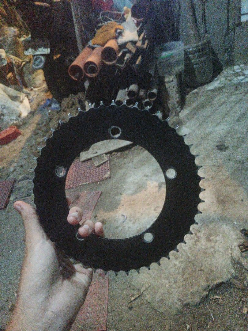 Geestars(Abel) 48t chainring (Category: Bicycles) located in Manila. Submitted by liambuyandsell (Listing ID 1470060443, Image 1). Description: -very small paintchips -visible usage because of bolts NOTE:very good for local bike meets,for posing and room deco if you want clean looking parts for pictures. issue:chainring is a bit sharkfinning and not recommended for long rides and high pressuring races. Can be delivered only around cardona(lower) 
