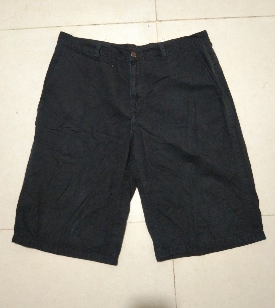 Genuine Dickies Black Cargo Shorts Size 34 (Category: Shorts) located in Manila. Submitted by aj.bermundo (Listing ID 1470026247, Image 2). Description: - Brand: Genuine Dickies - Size: 34 - Color: Black - Material: 100% cotton grid fabric - Closure: Button closure with zip fly - Pockets: Standard side pockets and rear patch pocket with Dickies label - Origin: Made in Nicaragua.