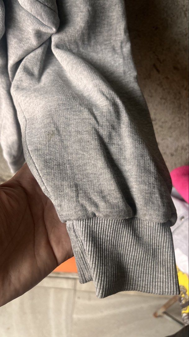 Genuine Dickies Grey Zip-Up Hoodie (Category: Hoodies) located in Cabuyao City. Submitted by bulandos (Listing ID 1470033259, Image 3). Description: Grey zip-up hoodie from Genuine Dickies. Front pouch pockets, drawstring hood, ribbed cuffs and hem. Thermal waffle lining inside. Has some visible stains and wear marks on the sleeves and pocket area. Solid everyday piece..