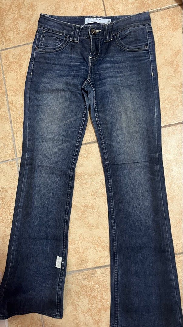 GIORDANO LOW WAIST JEANS (Category: Jeans) located in Bacolod City. Submitted by shayminespurrtandemauslvr (Listing ID 1470100059, Image 2). Description: GIORDANO LOW WAIST JEANS SIZE : 24 Reason for selling: it doesnt fit me Bought it for 699 in pesos through a thrift store in US.