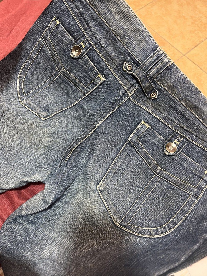 GIORDANO LOW WAIST JEANS (Category: Jeans) located in Bacolod City. Submitted by shayminespurrtandemauslvr (Listing ID 1470100059, Image 3). Description: GIORDANO LOW WAIST JEANS SIZE : 24 Reason for selling: it doesnt fit me Bought it for 699 in pesos through a thrift store in US.