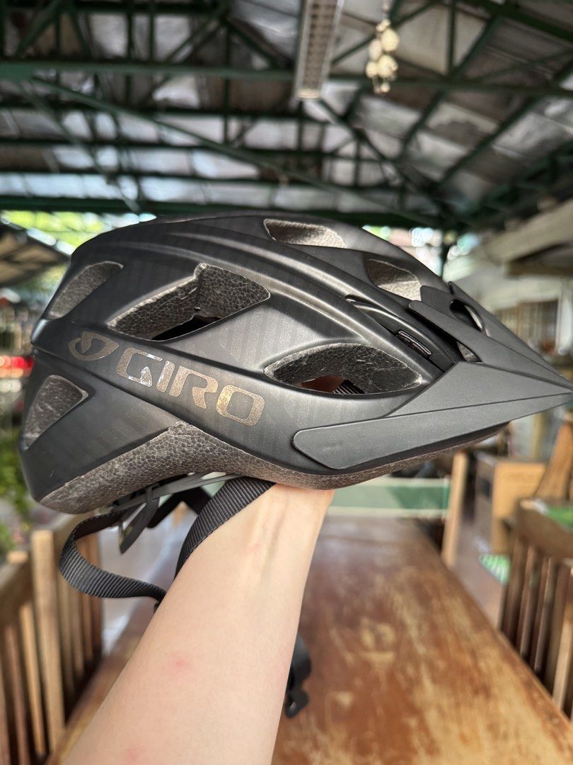 Giro Hex Bike Helmet Matte Black Small (Category: Bicycles) located in Manila. Submitted by micbri (Listing ID 1470040130, Image 2). Description: - Brand: Giro Hex - Color: Matte Black - Size Small 51-55cm. Pwede sa Womens - Used twice only. Tamad magbike - Fit System: Roc Loc adjustable system at the back - Features: Front visor and multiple vent holes for airflow - Includes: Straps and secure buckle - Condition: slightly used with minor scuffs 