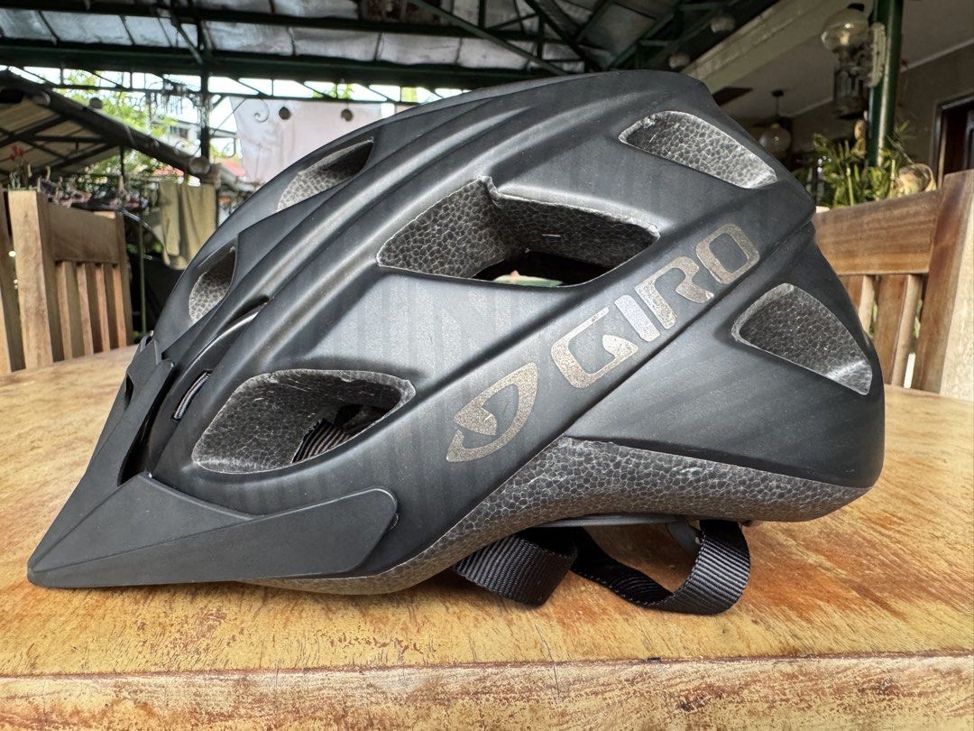 Giro Hex Bike Helmet Matte Black Small (Category: Bicycles) located in Manila. Submitted by micbri (Listing ID 1470040130, Image 1). Description: - Brand: Giro Hex - Color: Matte Black - Size Small 51-55cm. Pwede sa Womens - Used twice only. Tamad magbike - Fit System: Roc Loc adjustable system at the back - Features: Front visor and multiple vent holes for airflow - Includes: Straps and secure buckle - Condition: slightly used with minor scuffs 