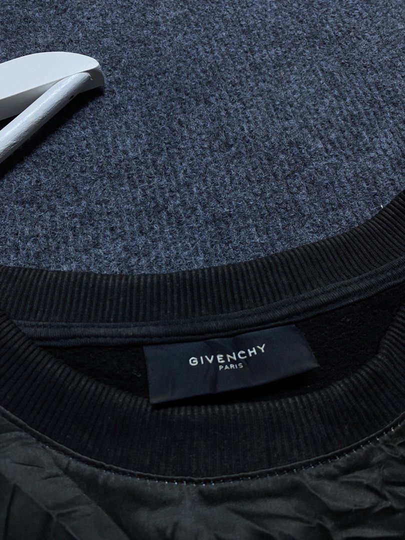 GIVENCHY (Category: Coats, Jackets and Outerwear) located in Manila. Submitted by https_uno (Listing ID 1470036888, Image 3). Description: GIVENCHY MADONNA AS NEW CONDITION 9.5/10 COLOR RATE 22W 28L.