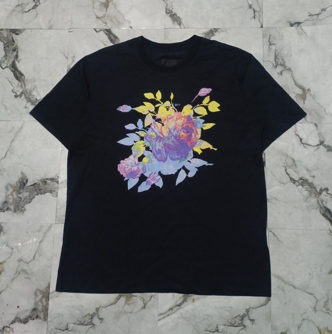 Givenchy Floral Shirt (Category: Luxury Apparel) located in Bacolod City. Submitted by luxtrend.ph (Listing ID 1469952207, Image 3). Description: G!V€NCHY FLORAL SHIRT •Photos may vary due to lighting✨ •For Men •Size: Large - XL can fit •Measurements: 23W / 29L •Condition: Excellent •Issues: None •Actual Color: Black🖤 •Color Rate: 9.5/10 •Complete tags •₱rice: 2,280 DM to purchase🛒🛒🛒 Courier: J&T Express MOP: Gcash / Bank Transfer PAYMENT FIR