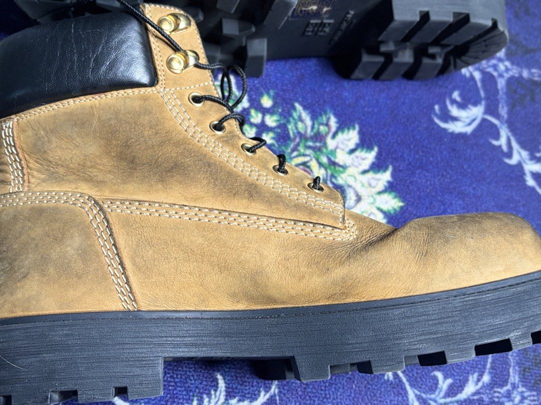 Givenchy Show Ankle Workboots (Category: Boots) located in Valenzuela. Submitted by telagram (Listing ID 1470069349, Image 3). Description: ASK FOR OTHER PICS‼️.