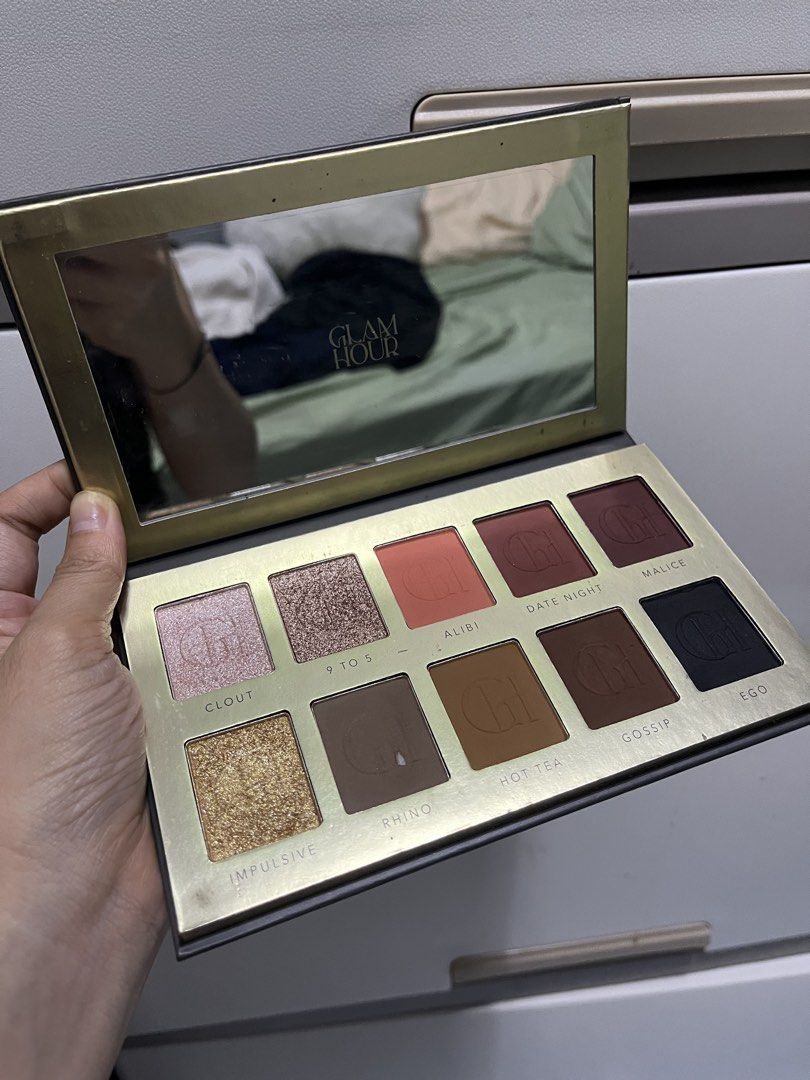Glam Hour Palette (Category: Makeup) located in Mandaue City. Submitted by writeaholic (Listing ID 1470085841, Image 1). Description: RFS: Decluttering What you see is what you get po.