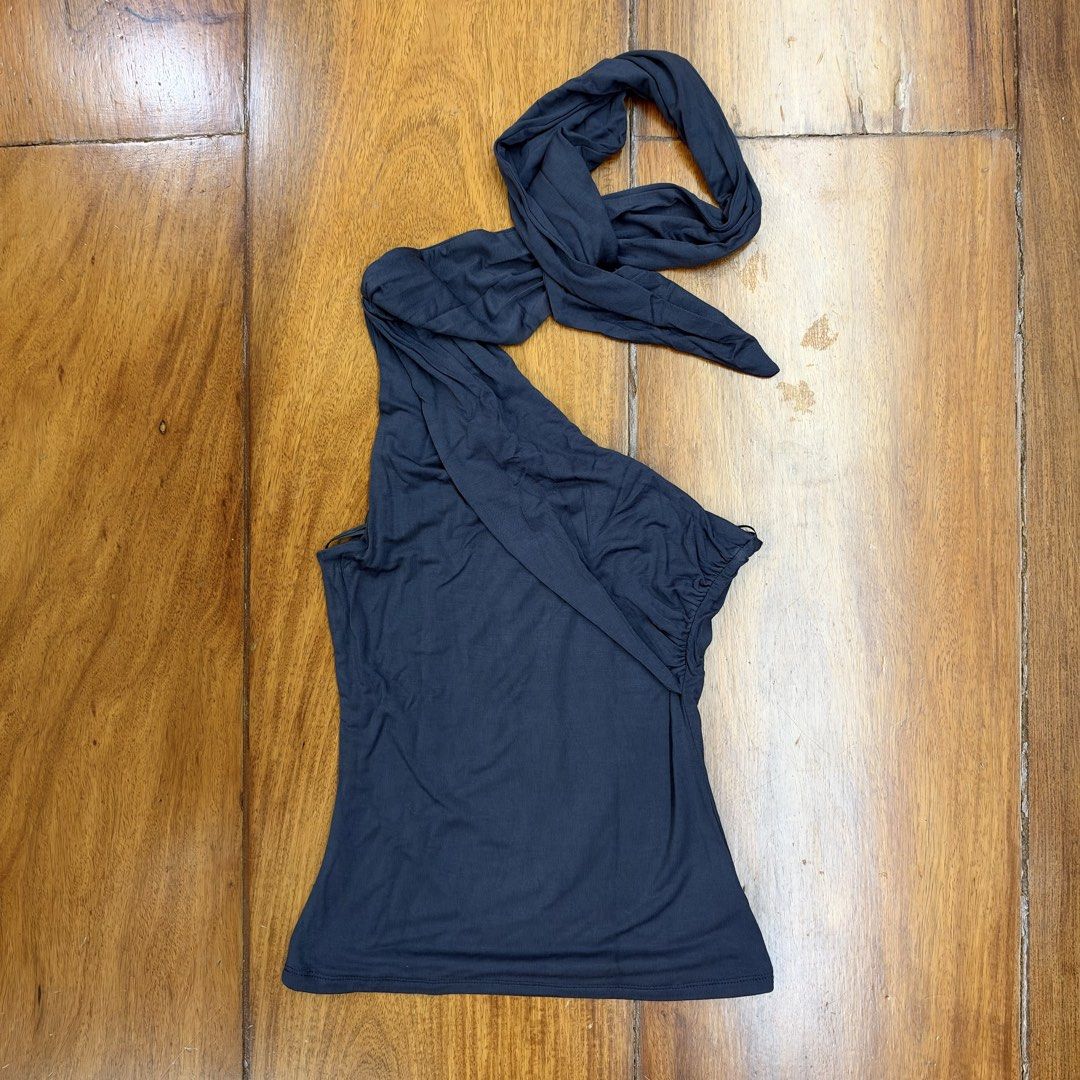 GLASSONS ONE SHOULDER SCARF TOP (Category: Sleeveless) located in Muntinlupa City. Submitted by curationbymich (Listing ID 1470132899, Image 1). Description: .