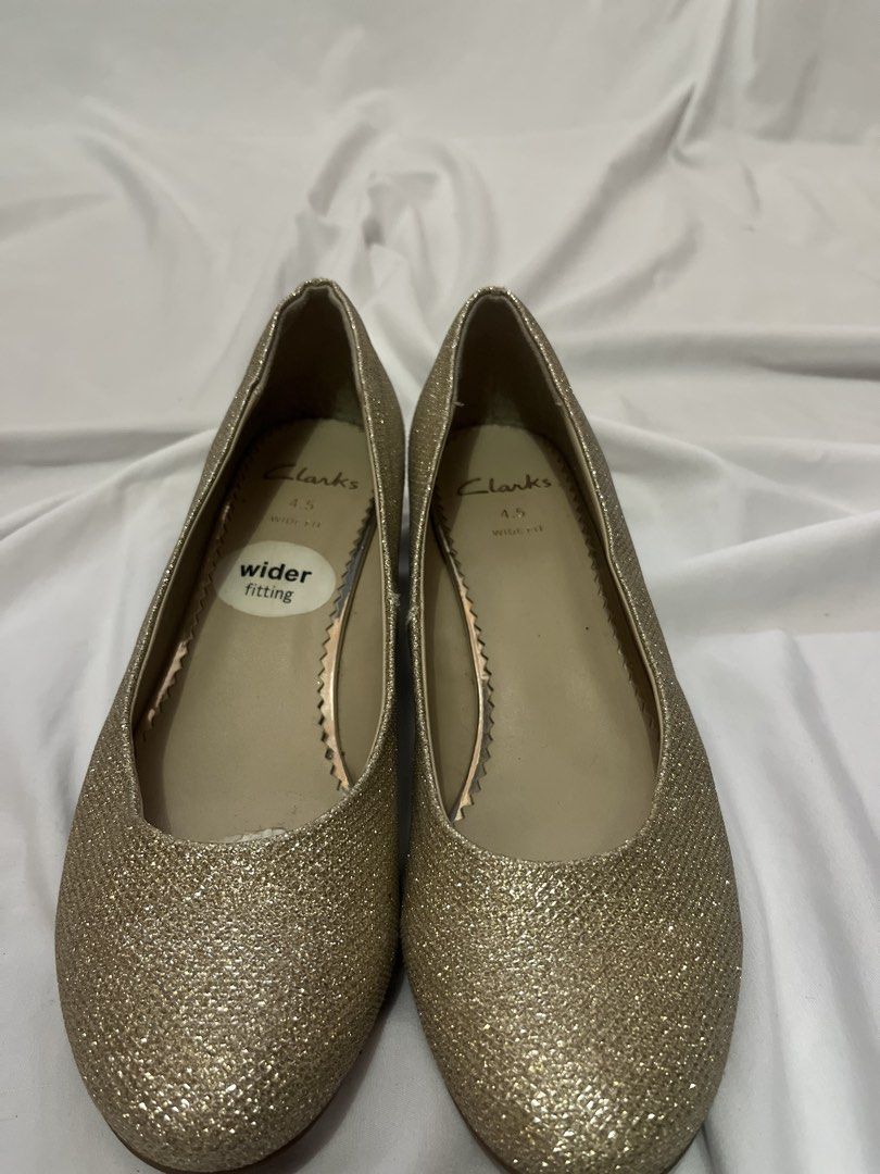 Gold ballet flats (Category: Heels) located in Baguio. Submitted by grrrrwmm__2day (Listing ID 1470082273, Image 2). Description: .