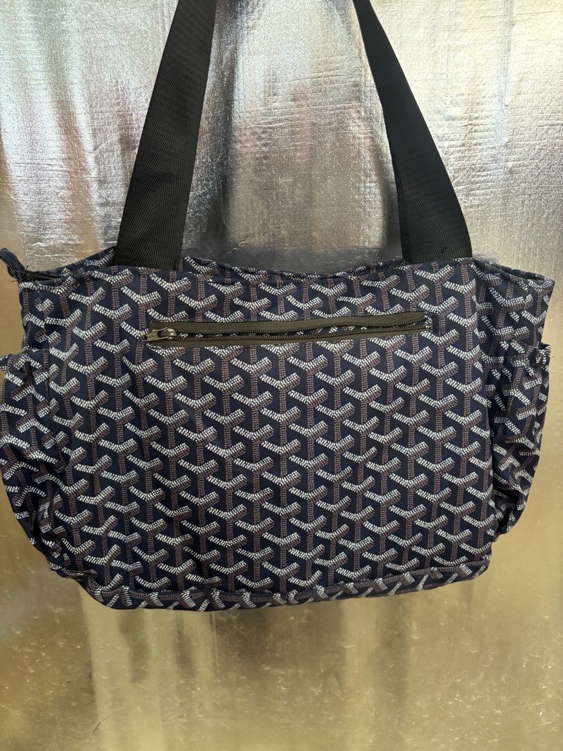Goyard Bag (Category: Shoulder Bags) located in Puerto Princesa. Submitted by 18arc (Listing ID 1469999770, Image 2). Description: .