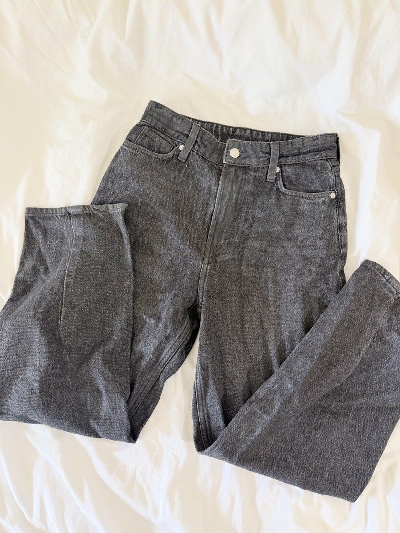 gray highwaisted jeans size 27-28 (Category: Jeans) located in Manila. Submitted by nicswhuut (Listing ID 1470118173, Image 1). Description: 📌can do lalamove (manila area only!) 📌j&t for outside manila 📌mop: gcash, maya, or metrobank 📌loc: sampaloc, manila 📌lp are posted UNLESS u r getting 2 or more items then i can give discount 🤗.