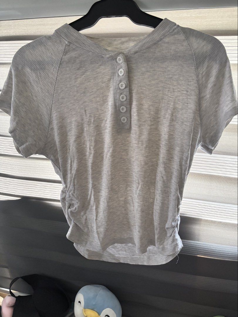 gray plain button front tshirt (Category: Shirts) located in Manila. Submitted by iyahpreloved_ (Listing ID 1469966381, Image 2). Description: size XL!.