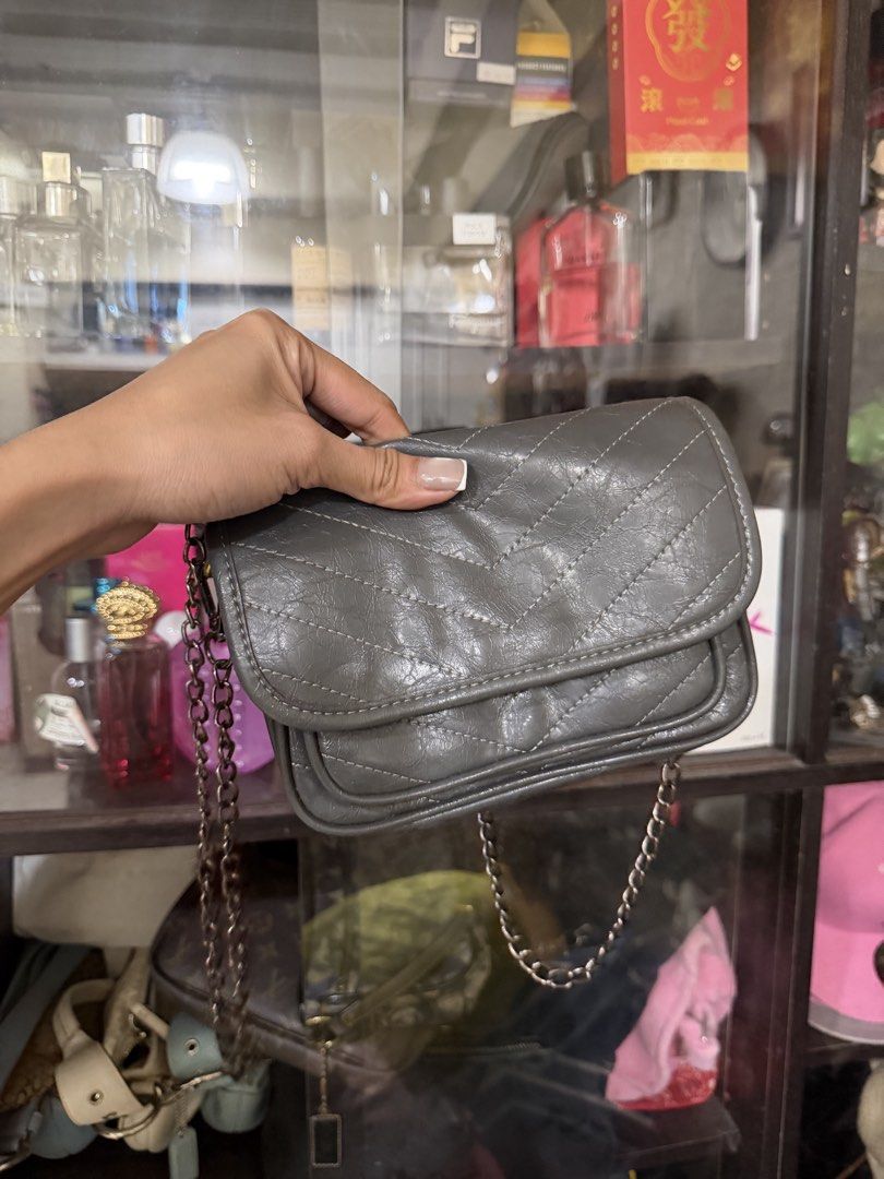 gray sling bag (Category: Cross-body Bags) located in Manila. Submitted by A_ApprelCo (Listing ID 1470102529, Image 1). Description: .