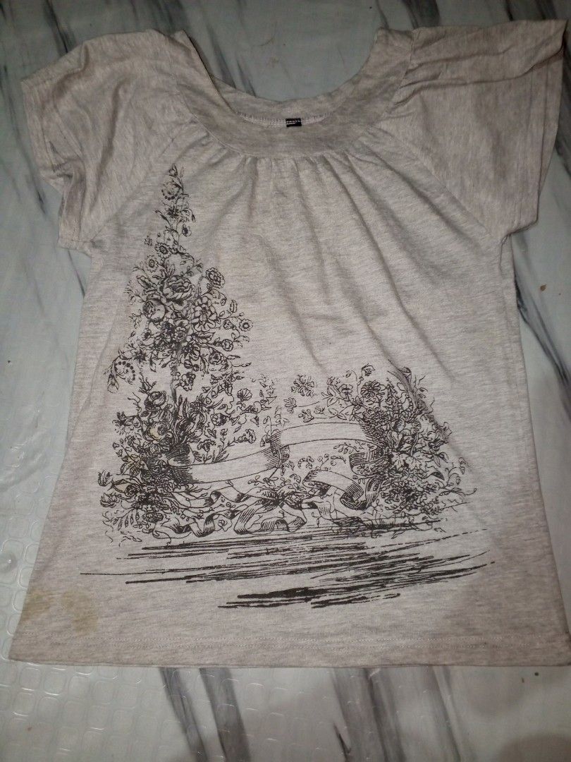 GRAY TOP (Category: Others Tops) located in San Carlos City. Submitted by sweetfurie (Listing ID 1470045986, Image 2). Description: .