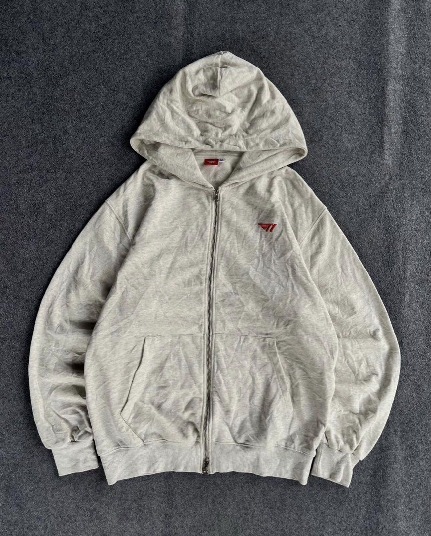 gray zip up hoodie (Category: Coats, Jackets and Outerwear) located in San Fernando. Submitted by tanggol19 (Listing ID 1470072332, Image 1). Description: ITEM BREAKDOWN V Piece: dual zip hoodie (7) Fit: (true to size medium) Heavyweight cotton Dimensions (inches) Length: 27 Width: 22.5 100 Condition Check Color: 10/10 Condition: 10/10 Issue: none.