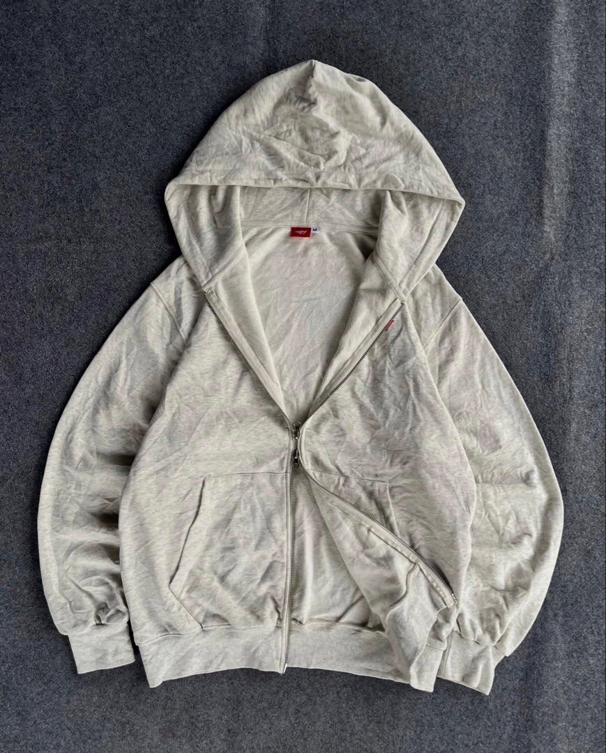 gray zip up hoodie (Category: Coats, Jackets and Outerwear) located in San Fernando. Submitted by tanggol19 (Listing ID 1470072332, Image 3). Description: ITEM BREAKDOWN V Piece: dual zip hoodie (7) Fit: (true to size medium) Heavyweight cotton Dimensions (inches) Length: 27 Width: 22.5 100 Condition Check Color: 10/10 Condition: 10/10 Issue: none.