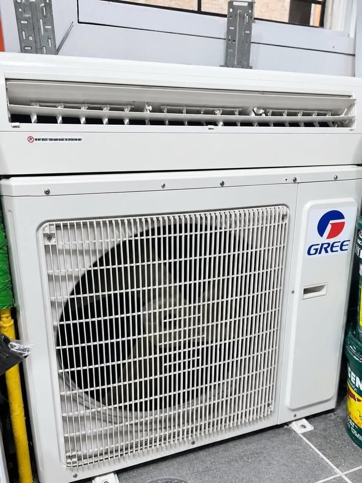 Gree Air Conditioner Split Unit Outdoor and Indoor (Category: Air Conditioning and Heating) located in Paranaque City. Submitted by digitalconcept.corp (Listing ID 1469971433, Image 1). Description: - Complete set: Includes both indoor unit and outdoor condenser - Condition: Clean grilles and powerful fan, well-maintained - Type: Standard split system setup with white casing - Includes: Standard wall mount brackets attached at the back - Perfect 