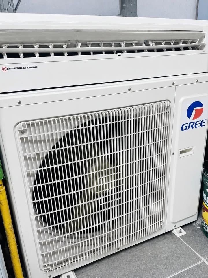 Gree Air Conditioner Split Unit Outdoor and Indoor (Category: Air Conditioning and Heating) located in Paranaque City. Submitted by digitalconcept.corp (Listing ID 1469971433, Image 2). Description: - Complete set: Includes both indoor unit and outdoor condenser - Condition: Clean grilles and powerful fan, well-maintained - Type: Standard split system setup with white casing - Includes: Standard wall mount brackets attached at the back - Perfect 