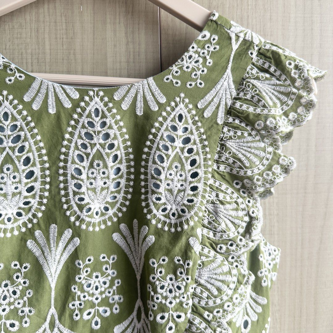 Green Embroidered Eyelet Top (Category: Others Tops) located in Makati City. Submitted by alilbitofeverything.ph (Listing ID 1469973116, Image 3). Description: 📍Makati Size: small No flaws.