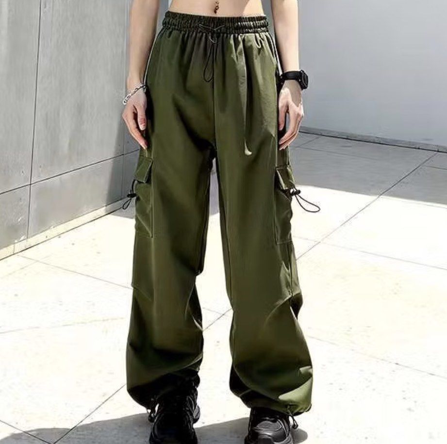 green parachute cargo pants (Category: Jeans) located in Manila. Submitted by santanajdd (Listing ID 1469781614, Image 2). Description: 💬 dm for more info 📍 metro mnl rfs: decluttering.