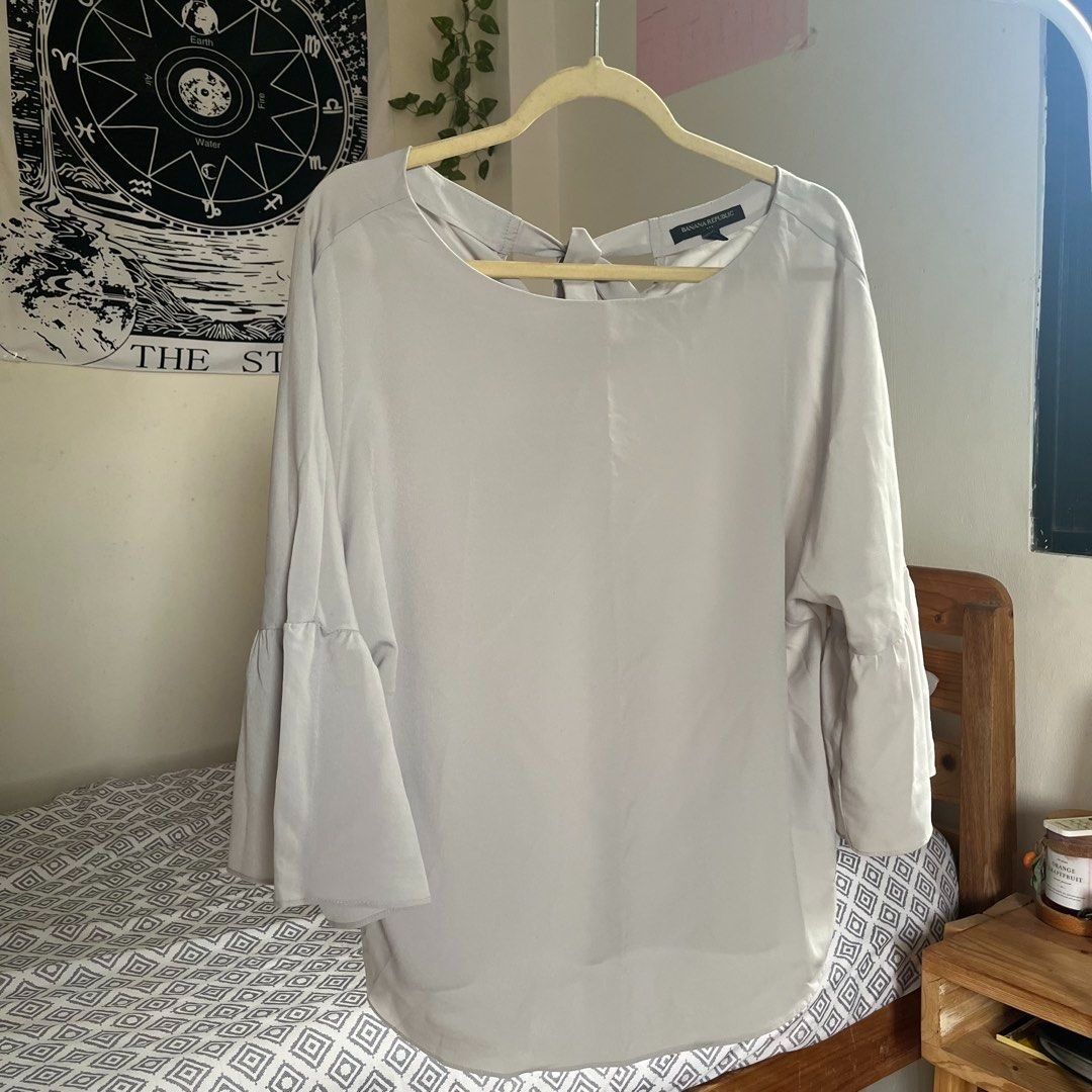 Grey Bell Sleeve Formal Blouse (Category: Blouses) located in Legazpi City. Submitted by hushedcry (Listing ID 1470108887, Image 3). Description: — bnew no flaws ! - super nice and flowy in actual :) — M on tag 💌 mop: gcash/bank transfer 📬 shipping via j&t express (sf c/o buyer) for inquiries, dont hesitate to send me a msg! 🩷.