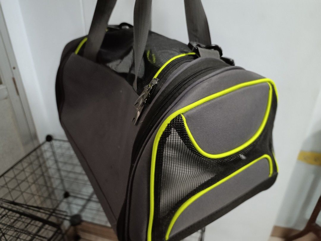 Grey Pet Carrier Bag with ventilation (Category: Homes & Other Pet Accessories) located in Pasig City. Submitted by pass__it_on (Listing ID 1470119414, Image 2). Description: great ventilation Base of the bag is hard and it doesn't fold can carry up to 6 kg cat RFS : Cat doesn't fit anymore.