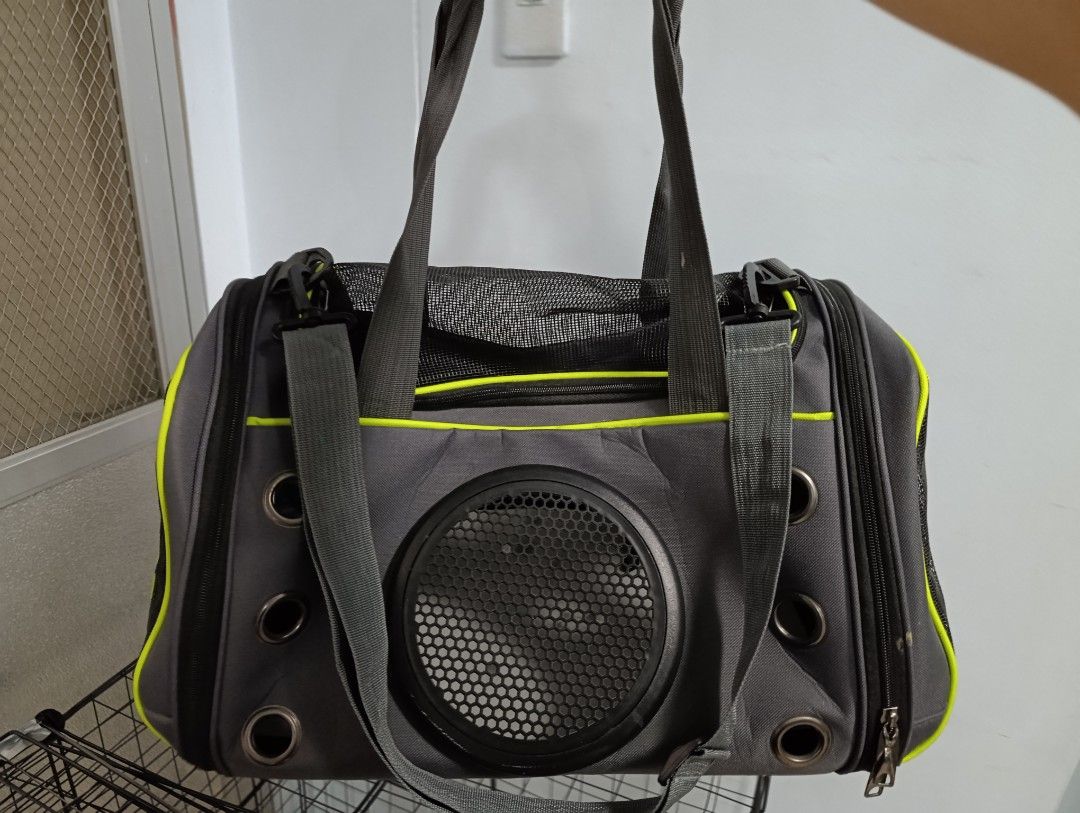 Grey Pet Carrier Bag with ventilation (Category: Homes & Other Pet Accessories) located in Pasig City. Submitted by pass__it_on (Listing ID 1470119414, Image 1). Description: great ventilation Base of the bag is hard and it doesn't fold can carry up to 6 kg cat RFS : Cat doesn't fit anymore.