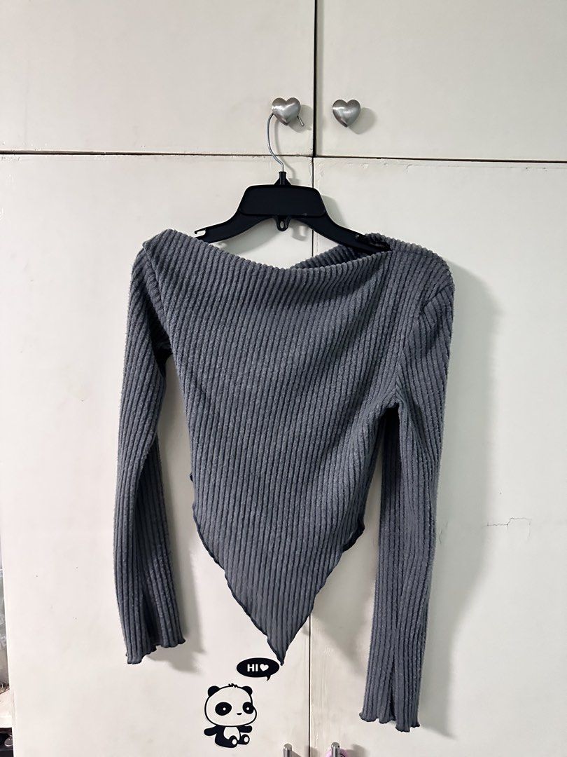 Grey Ribbed Long Sleeve Asymmetrical Hem Top (Category: Longsleeves) located in Quezon City. Submitted by bentabelles (Listing ID 1470119964, Image 1). Description: xs to s.