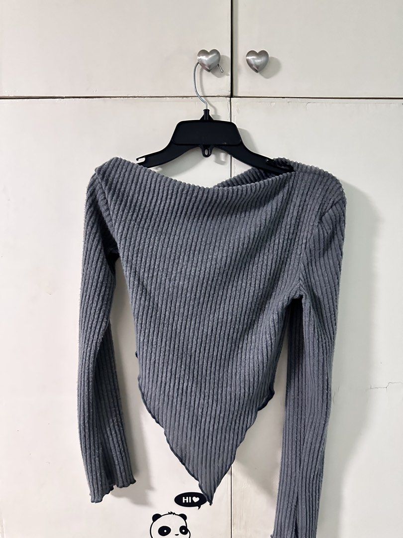 Grey Ribbed Long Sleeve Asymmetrical Hem Top (Category: Longsleeves) located in Quezon City. Submitted by bentabelles (Listing ID 1470119964, Image 2). Description: xs to s.