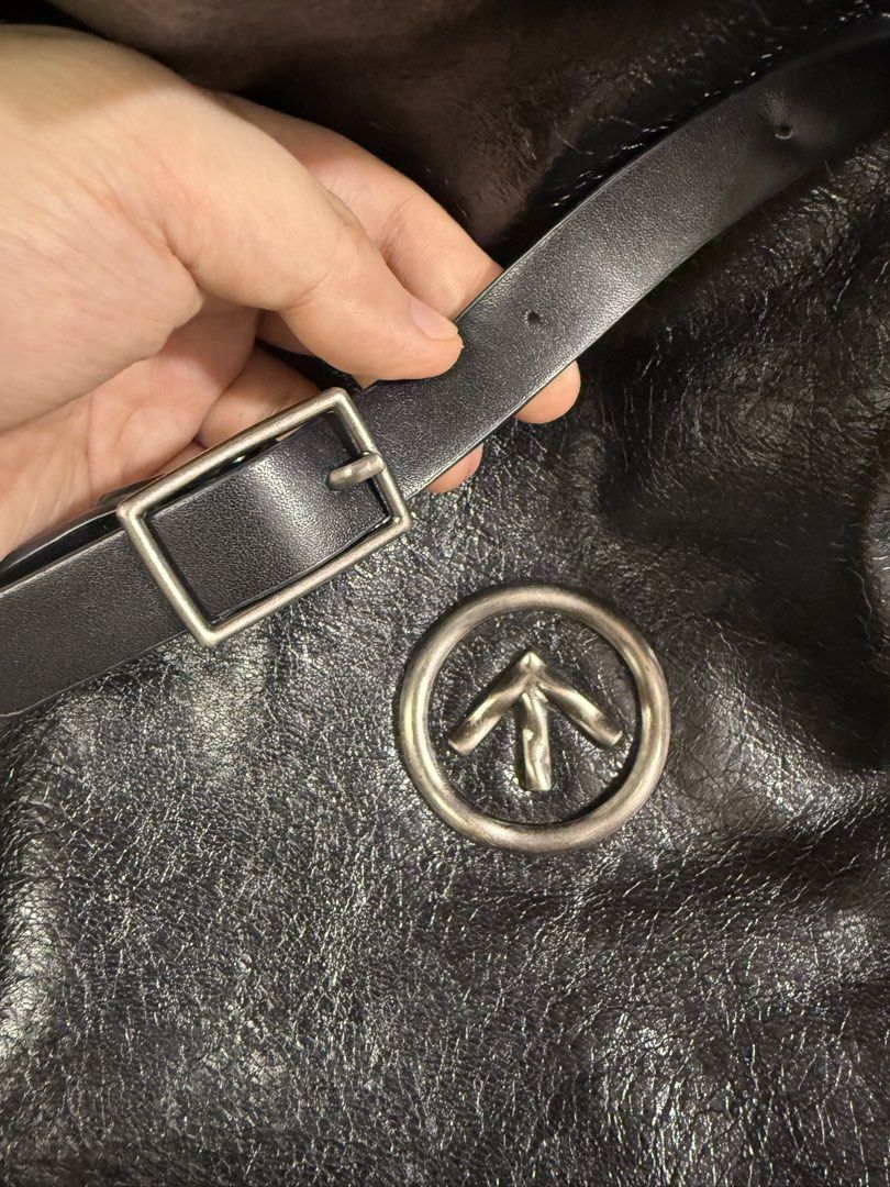 Grotto Mess Leather Tote (Category: Tote Bags) located in Makati City. Submitted by empiricalluxe (Listing ID 1470135890, Image 2). Description: Black genuine oil-waxed Italian leather with ruthenium hardware Bag only, no inclusions 📍Legazpi Village, Makati I’m on the nightshift so replies may be slow during the daytime Buyers will be responsible for booking and paying for same-day delivery service For buyers in Metro Manila and nearby areas onl