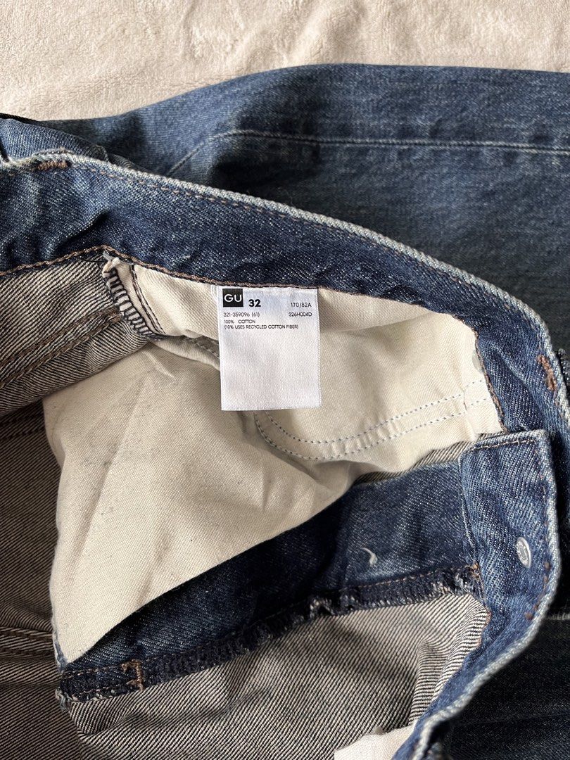 G.U baggy blue jeans (Category: Jeans) located in Guagua. Submitted by mid_thrift (Listing ID 1470094558, Image 2). Description: 💠G.U💠 DIMES: W-32 L-40 H-10 Issue: NONE Color rate : 9/10.