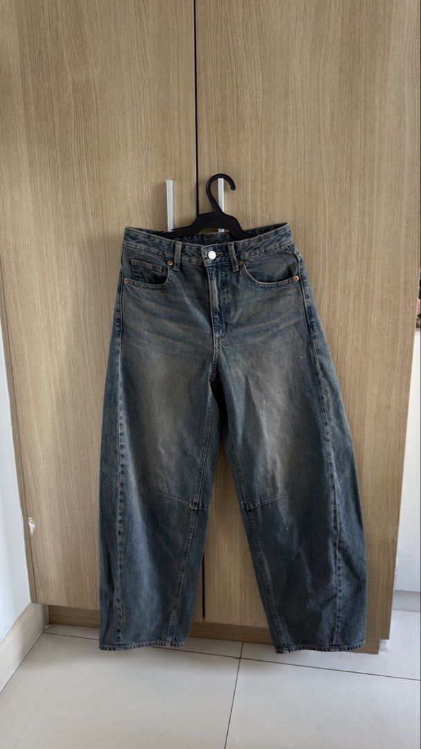 GU Barrel Pants (Category: Jeans) located in Quezon City. Submitted by wearitagain_ (Listing ID 1470025634, Image 1). Description: 25-26.