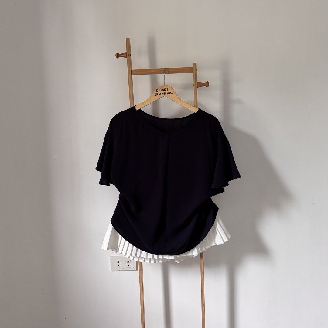 GU by UNIQL0 airy flare sleeve blouse (Category: Blouses) located in Guiguinto. Submitted by candlonlineshop (Listing ID 1470109242, Image 2). Description: ✨FIRST TO PAY BASIS✨ GU by UNIQL0 airy flare sleeve blouse Size: medium Condition: 9.5/10 Width: 20” Length: 23.5” Flaw/s: none ₱300 + sf 📍Bulacan 🚚Sh0pee check out (SPX) | J&T express •Items may have minor unnoticed flaws — please manage your expectations as you are dealing with thrifted it