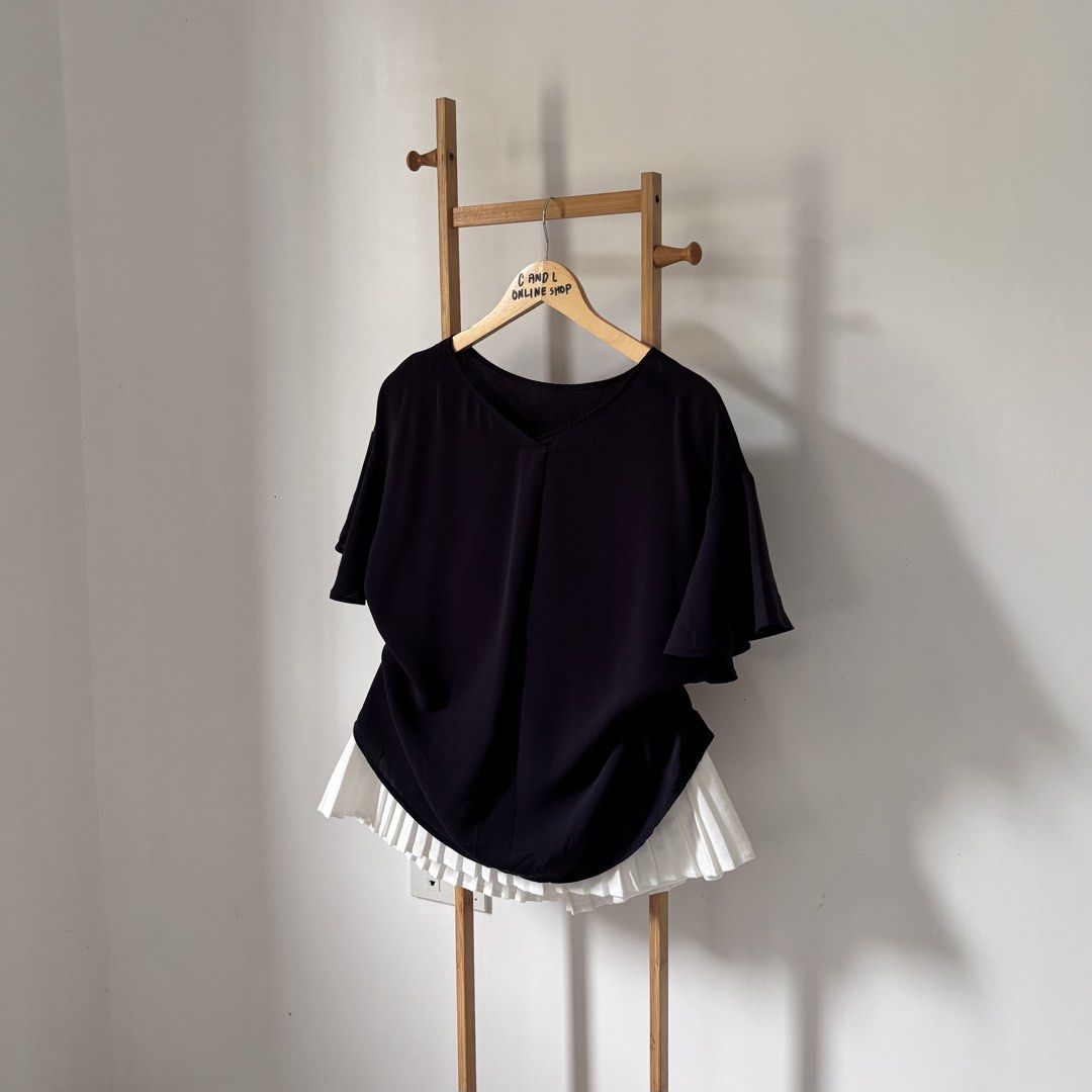 GU by UNIQL0 airy flare sleeve blouse (Category: Blouses) located in Guiguinto. Submitted by candlonlineshop (Listing ID 1470109242, Image 3). Description: ✨FIRST TO PAY BASIS✨ GU by UNIQL0 airy flare sleeve blouse Size: medium Condition: 9.5/10 Width: 20” Length: 23.5” Flaw/s: none ₱300 + sf 📍Bulacan 🚚Sh0pee check out (SPX) | J&T express •Items may have minor unnoticed flaws — please manage your expectations as you are dealing with thrifted it