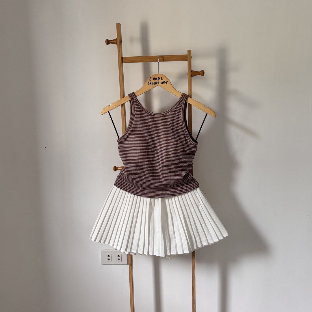GU by UNIQL0 brafeel cropped tank top (Category: Sleeveless) located in Guiguinto. Submitted by candlonlineshop (Listing ID 1470109440, Image 2). Description: ✨FIRST TO PAY BASIS✨ GU by UNIQL0 brafeel cropped tank top Size: small Condition: 9.5/10 Width: 14” Length: 16” Flaw/s: none ₱270 + sf 📍Bulacan 🚚Sh0pee check out (SPX) | J&T express •Items may have minor unnoticed flaws — please manage your expectations as you are dealing with thrifted it