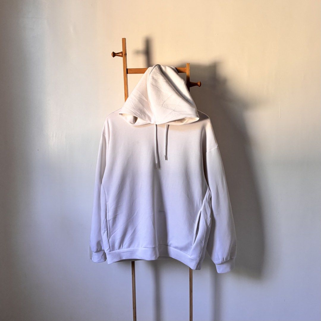 GU BY UNIQL0 double face big pullover hoodie (Category: Hoodies) located in Guiguinto. Submitted by candlonlineshop (Listing ID 1470114061, Image 2). Description: ✨FIRST TO PAY BASIS✨ GU by UNIQL0 double face pullover hoodie Size: medium Condition: 9.5/10 Width: 23” Length: 26.5” Flaw/s: small stain ₱350 + sf 📍Bulacan 🚚Sh0pee check out (SPX) | J&T express •Items may have minor unnoticed flaws — please manage your expectations as you are dealing