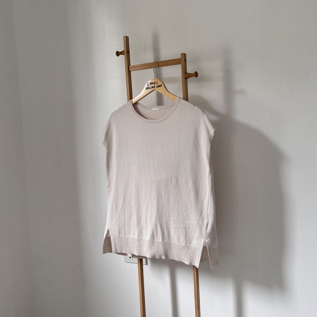 GU by UNIQL0 oversized slit sweater (Category: Shirts) located in Guiguinto. Submitted by candlonlineshop (Listing ID 1470108971, Image 3). Description: ✨FIRST TO PAY BASIS✨ GU by UNIQL0 oversized side slit sweater Size: medium Condition: 9.5/10 Width: 21.5” Length: 25” Flaw/s: none ₱250 + sf 📍Bulacan 🚚Sh0pee check out (SPX) | J&T express •Items may have minor unnoticed flaws — please manage your expectations as you are dealing with thrifted it
