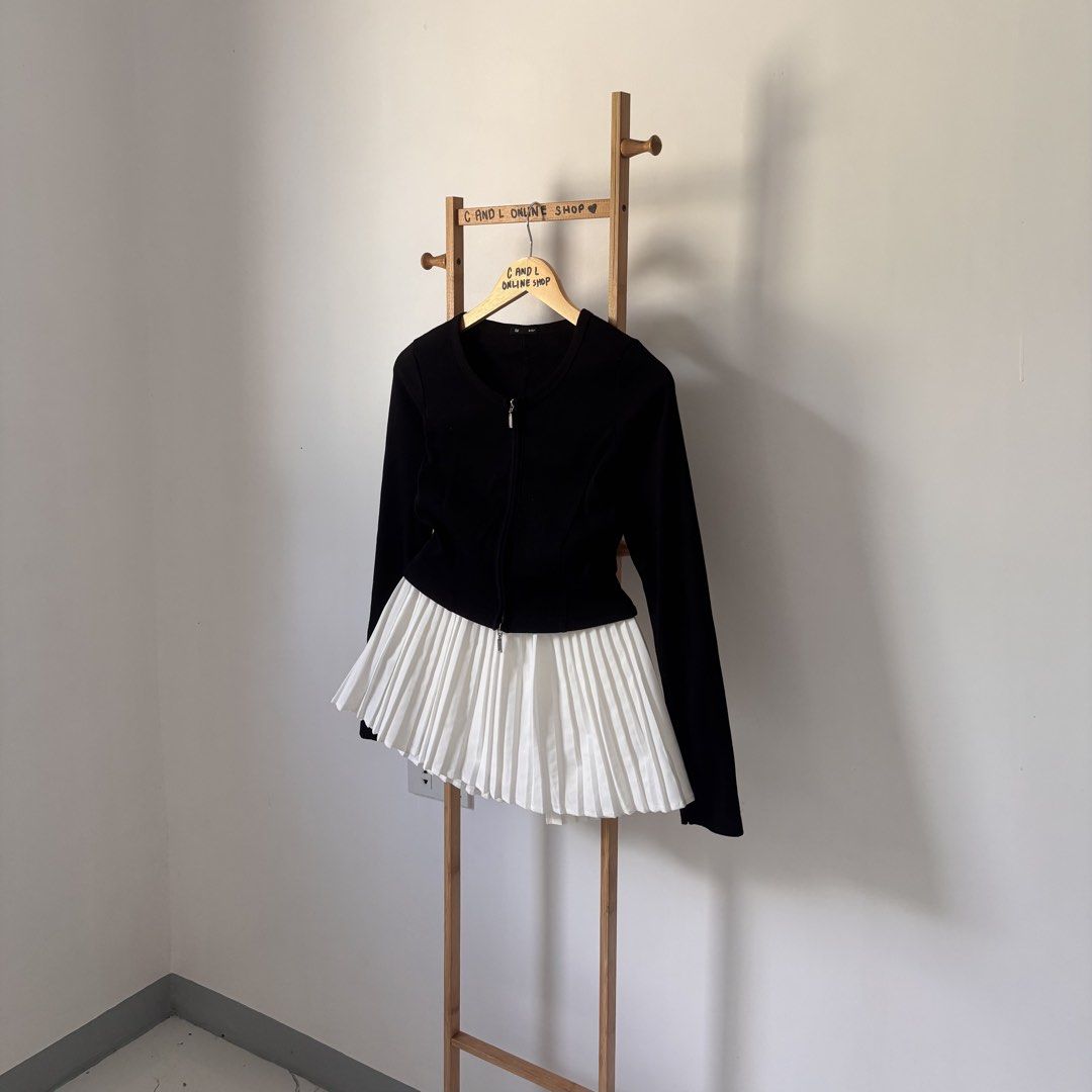 GU by UNIQL0 ribbed double zip cardigan (Category: Longsleeves) located in Guiguinto. Submitted by candlonlineshop (Listing ID 1470116231, Image 3). Description: ✨FIRST TO PAY BASIS✨ GU by UNIQL0 ribbed double zip cardigan Size on tag: small Condition: 9.5/10 Width: 15” Length: 16” Flaw/s: none ₱350 + sf 📍Bulacan 🚚Sh0pee check out (SPX) | J&T express •Items may have minor unnoticed flaws — please manage your expectations as you are dealing with