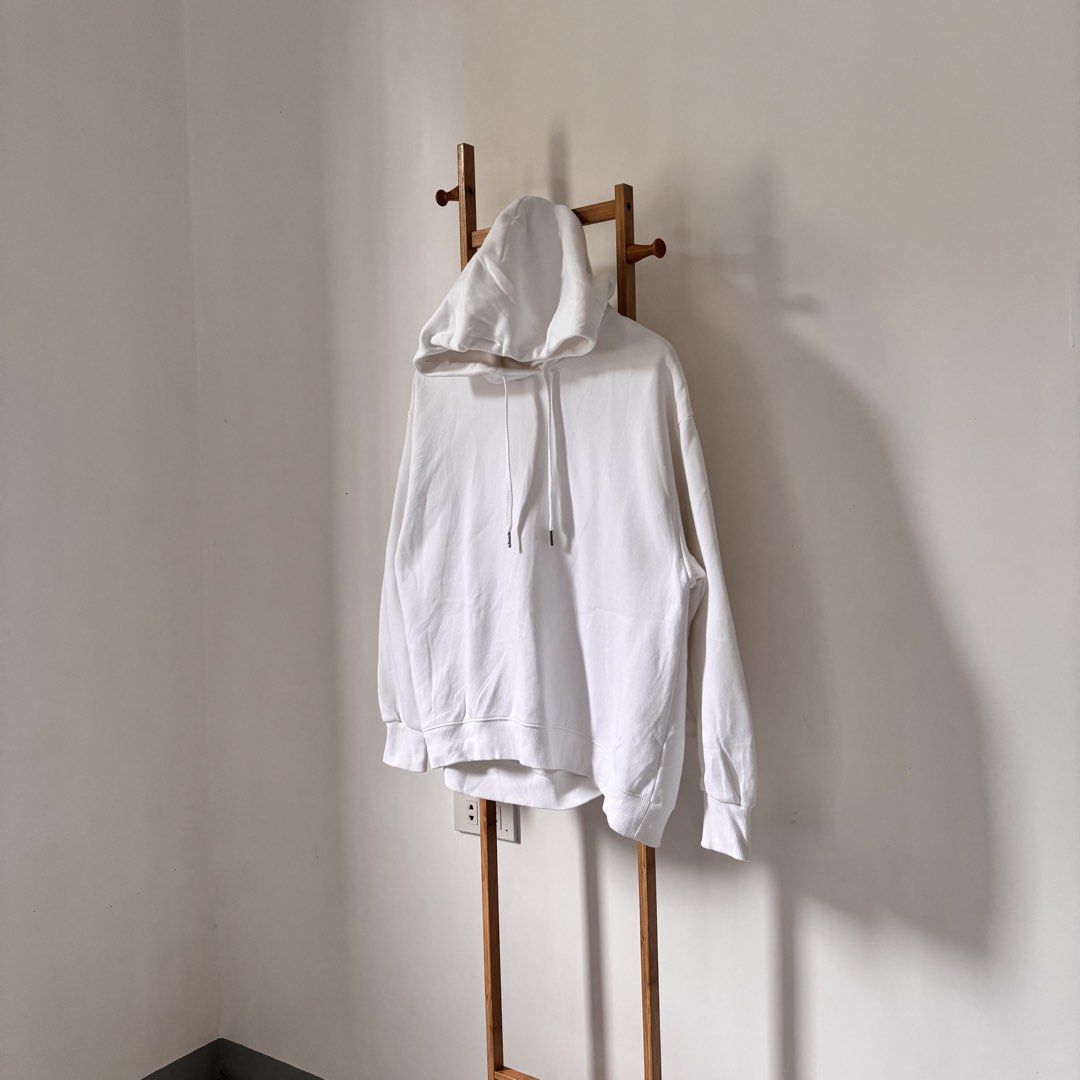 GU by UNIQL0 sweat oversized hoodie (Category: Longsleeves) located in Guiguinto. Submitted by candlonlineshop (Listing ID 1470110141, Image 3). Description: ✨FIRST TO PAY BASIS✨ GU by UNIQL0 sweat oversized hoodie Size: medium Condition: 9.5/10 Width: 22” Length: 24.5” Flaw/s: none ₱350+ sf 📍Bulacan 🚚Sh0pee check out (SPX) | J&T express •Items may have minor unnoticed flaws — please manage your expectations as you are dealing with thrifted ite