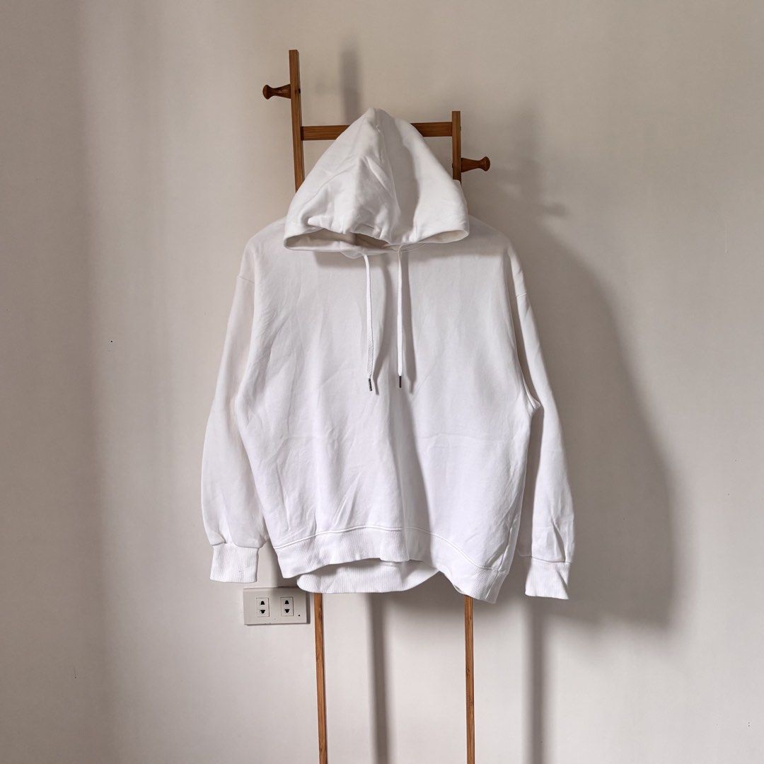 GU by UNIQL0 sweat oversized hoodie (Category: Longsleeves) located in Guiguinto. Submitted by candlonlineshop (Listing ID 1470110141, Image 2). Description: ✨FIRST TO PAY BASIS✨ GU by UNIQL0 sweat oversized hoodie Size: medium Condition: 9.5/10 Width: 22” Length: 24.5” Flaw/s: none ₱350+ sf 📍Bulacan 🚚Sh0pee check out (SPX) | J&T express •Items may have minor unnoticed flaws — please manage your expectations as you are dealing with thrifted ite