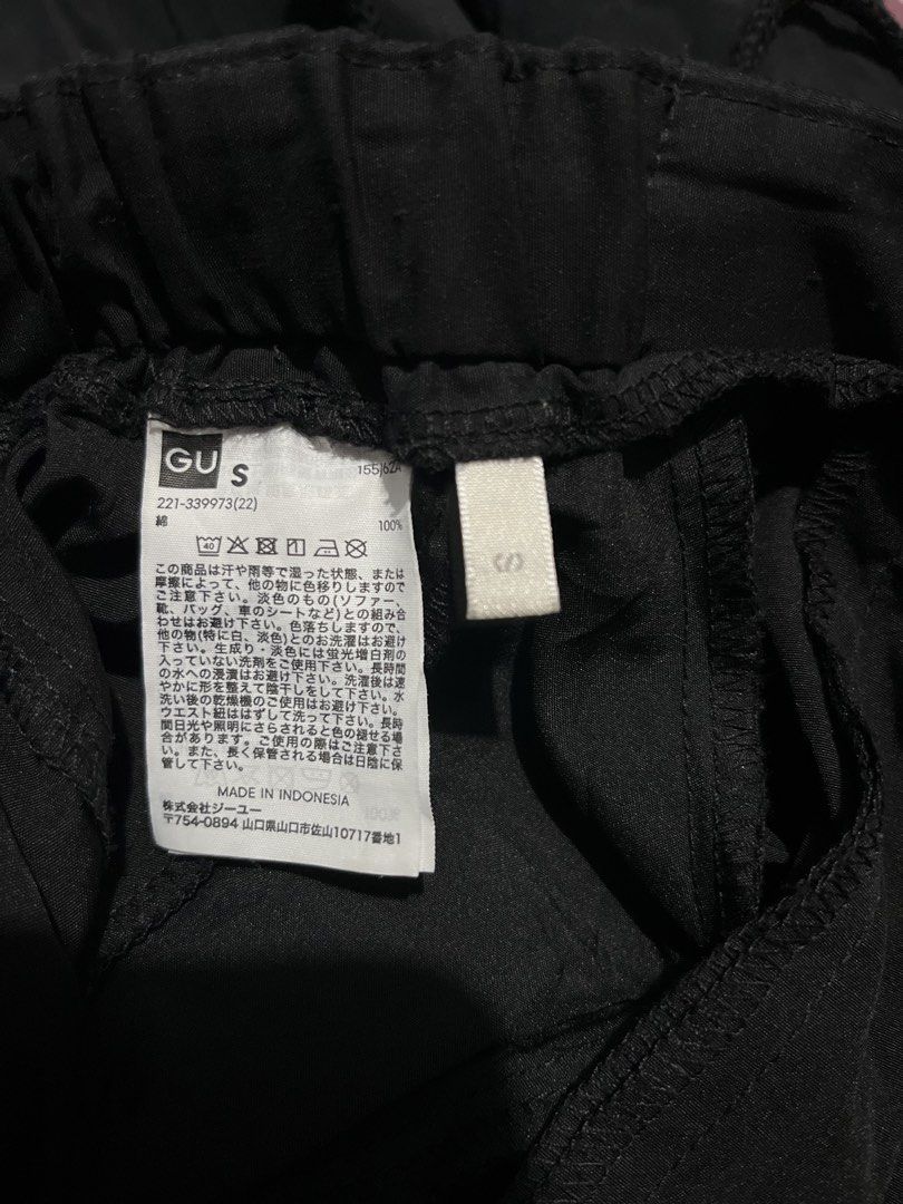 GU by Uniqlo Cargo Pants (Category: Trousers) located in Lingayen. Submitted by moreonuniqlo (Listing ID 1470076273, Image 3). Description: GU by Uniqlo Cargo Pants Small on Tag Size 30-32 Length 38 Good as New No Issue.