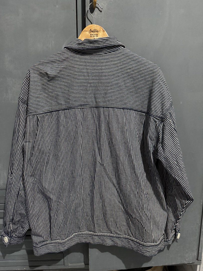 GU Chef Hickory Jacket (Category: Coats, Jackets and Outerwear) located in Manila. Submitted by JustinsCloset (Listing ID 1470051159, Image 2). Description: - Brand: GU - Style: Chef Hickory Jacket - Color: Navy blue - Size: L - Material: 100% cotton - Features: Pointed collar, button-up closure, two front chest pockets, and buttoned cuffs - Inclusion: Comes with an extra replacement button - Condition: Excellent / Like new 22x28 Nego for sure bu