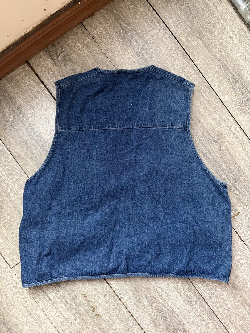 GU Denim Utility Vest (Category: Vests) located in Legazpi City. Submitted by thefelicitythriftwear (Listing ID 1469988683, Image 3). Description: GU vest Large on tag L23.5 W24 Excellent Condition Color Rate 9.8/10 No Issue ₱680 Disclaimer: This Item of clothing is not affiliated with any of the brands posted or mentioned in this account. All copyright and trademarks are reserved to the original brand owner..