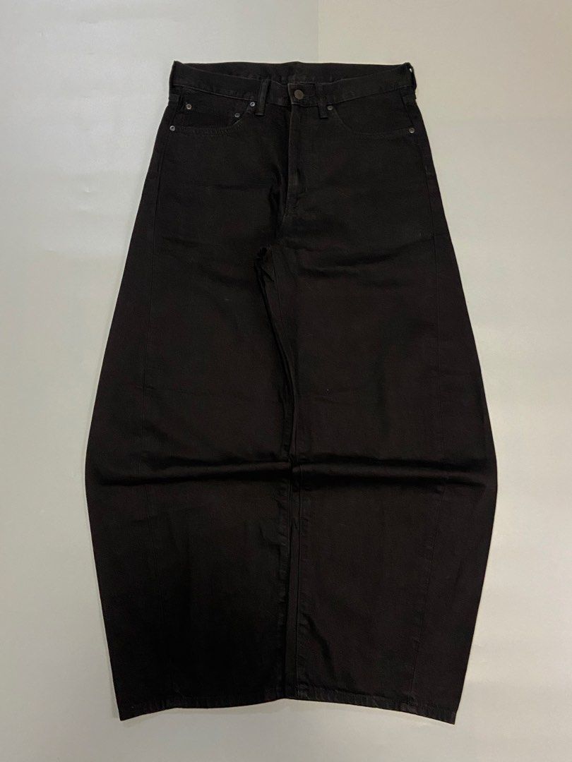 GU Jet Black Barrel Leg Jeans (Category: Jeans) located in Batangas. Submitted by aeons.attic (Listing ID 1470081361, Image 1). Description: Waist: 28-30 Length: 39.5 Hem: 9 Thighs: 12.5 Condition: Like new Issue: none.