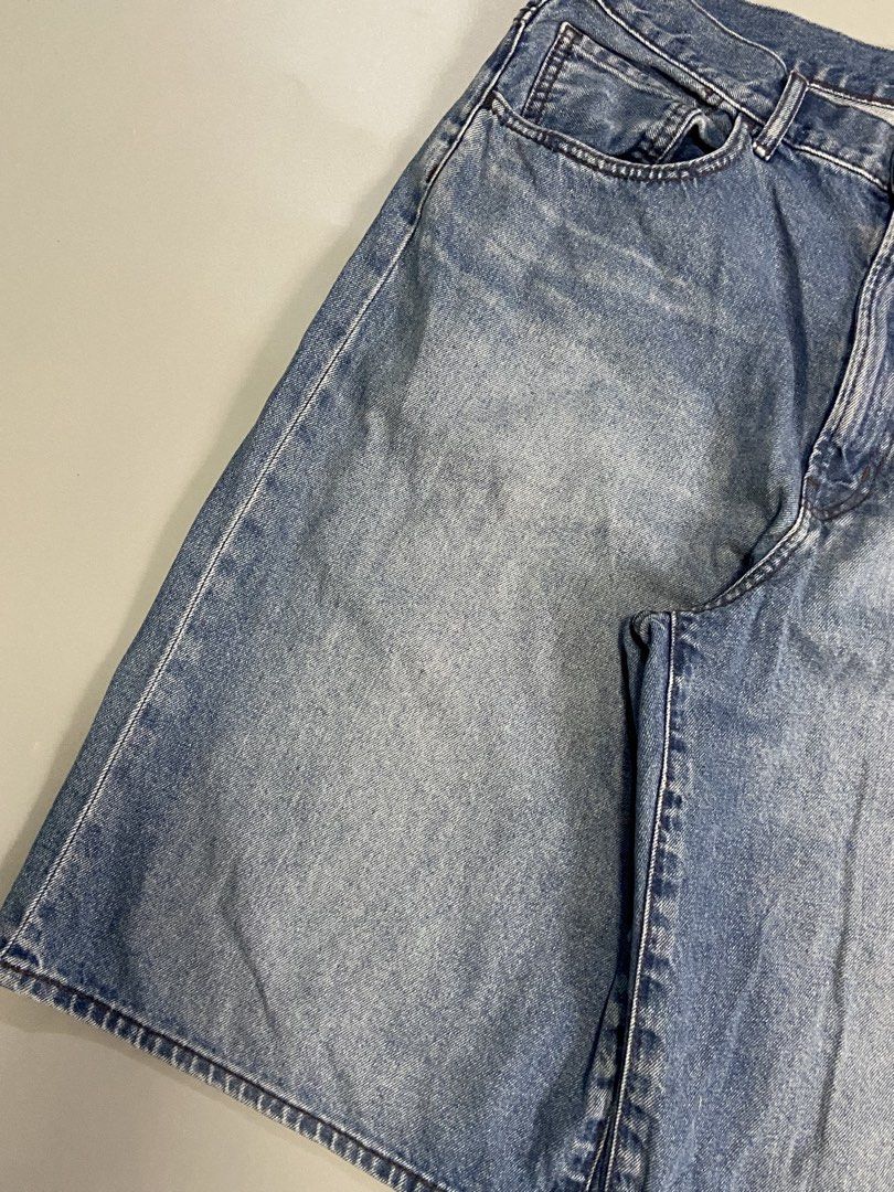 GU Lightwash Baggy Jorts (Category: Shorts) located in Batangas. Submitted by aeons.attic (Listing ID 1470081540, Image 3). Description: Waist: 34-36 Length: 25.5 Hem: 12.5 Thighs: 14.5 Condition: Like new Issue: none.
