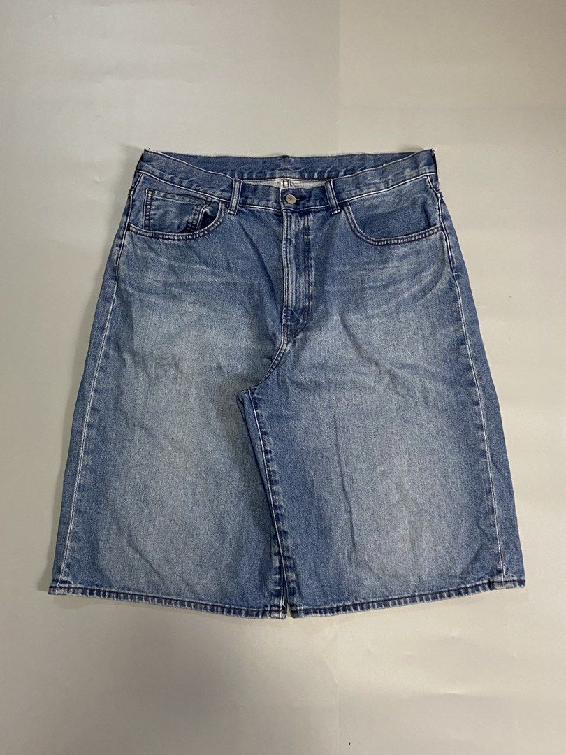 GU Lightwash Baggy Jorts (Category: Shorts) located in Batangas. Submitted by aeons.attic (Listing ID 1470081540, Image 1). Description: Waist: 34-36 Length: 25.5 Hem: 12.5 Thighs: 14.5 Condition: Like new Issue: none.